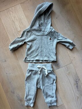 Baby Gap Waffle-Knit Sweatsuit with Small Brown Bear Embroidery - Light Gray